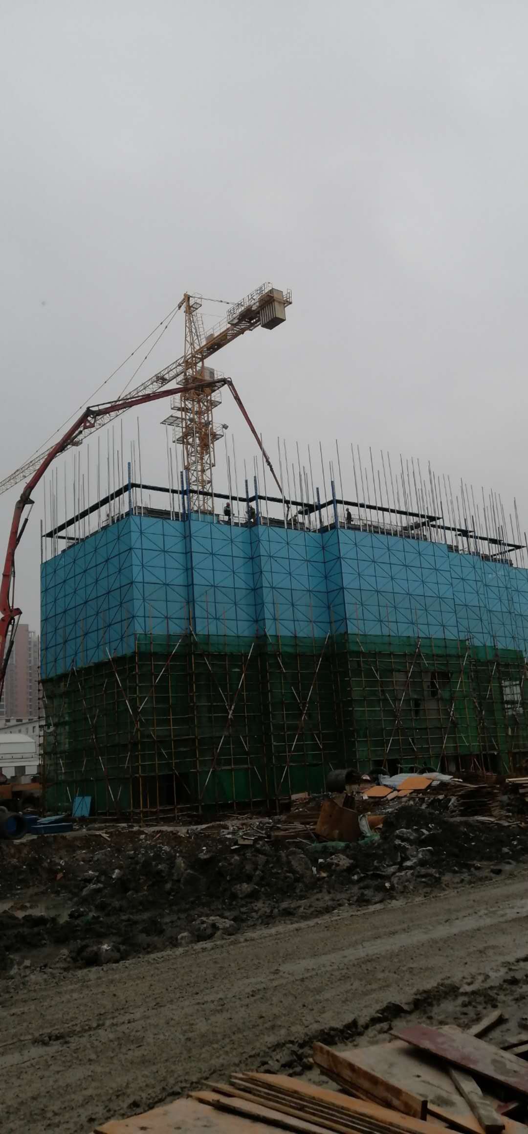 中科富海永州嘉信项目3号楼和4号楼全钢爬架提升