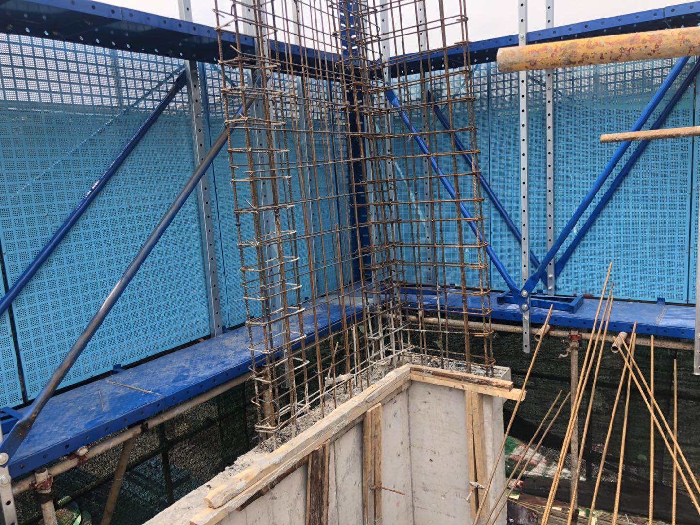 中科富海娄底项目全钢型爬架进展